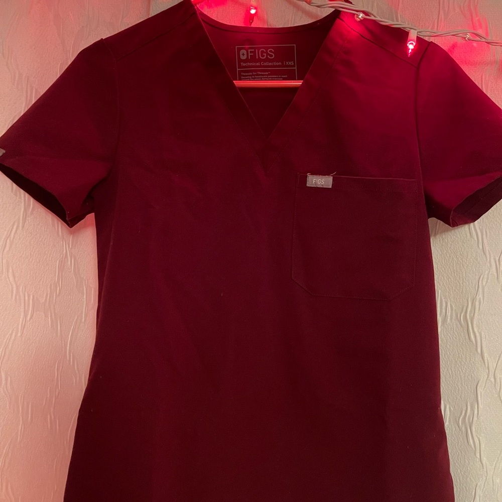 FIGS Catarina One-Pocket Scrub Top Maroon